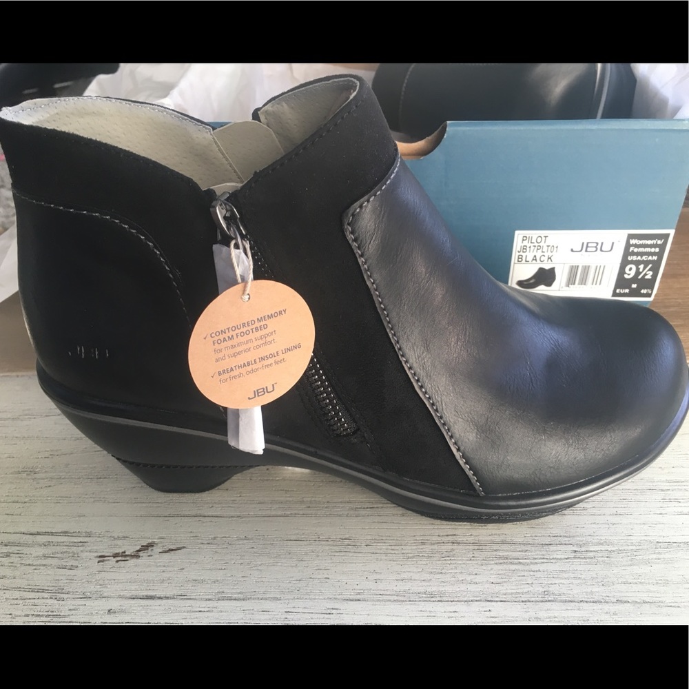 Brand new Jambu boots, size 9.5